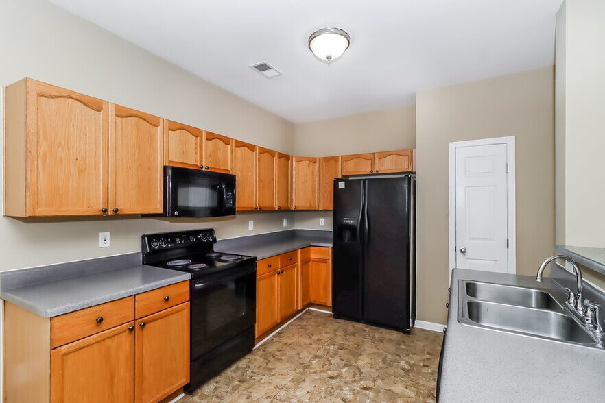 Building Photo - 10217 Meadow Crossing Ln