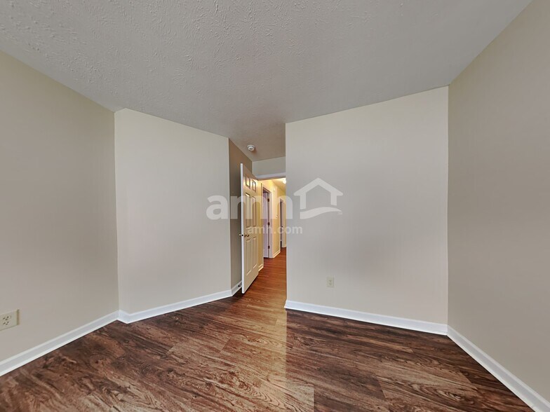 Building Photo - 5914 Lakeside Manor Ave
