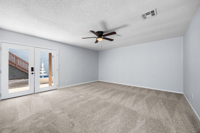 Building Photo - 2926 Meadowcreek Dr