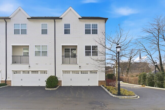 Building Photo - 26 River St