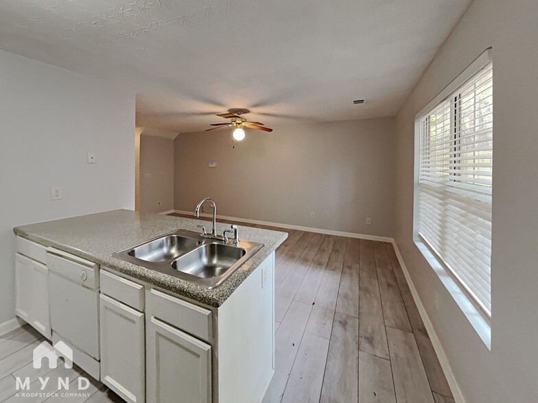 Building Photo - 1531 Eastern Sunrise Ln