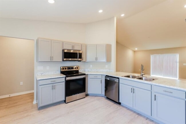 Building Photo - 992 First Dr
