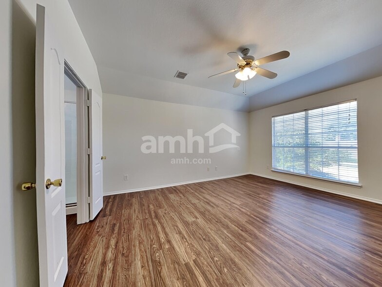 Building Photo - 2820 Hereford Rd