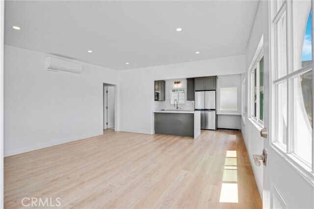 Building Photo - 3600 The Strand