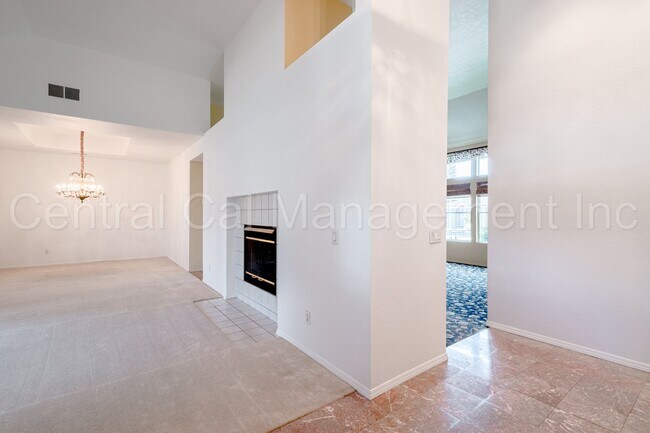 Building Photo - 4 Bedroom/2.5 Bath Home with Paid Solar an...