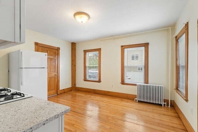 Building Photo - 7 Perham St