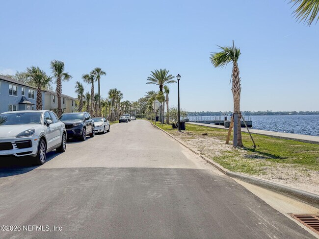 Building Photo - 1733 River Rd