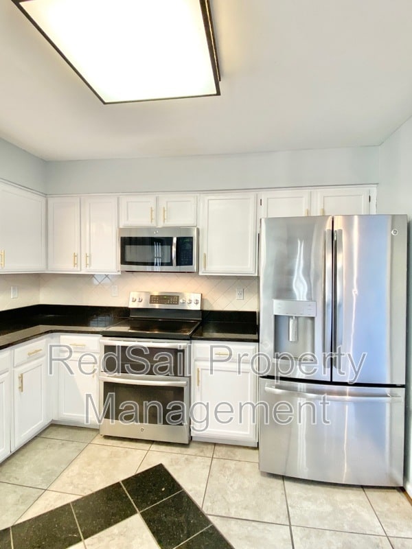 Building Photo - 851 Weston Ct