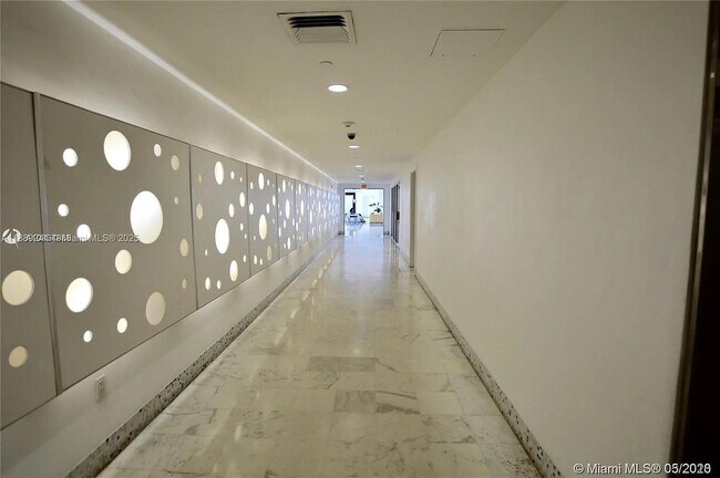 Building Photo - 1000 West Ave