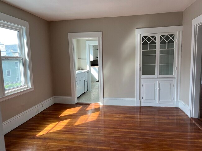 Building Photo - 3-1/2 Buffum St