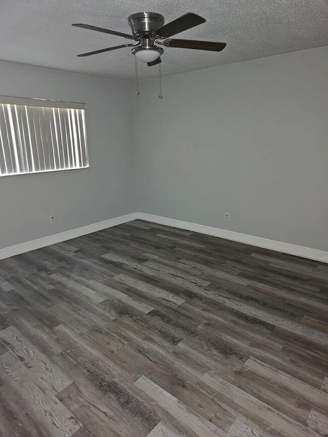 Building Photo - Essex Park Villas Condominium