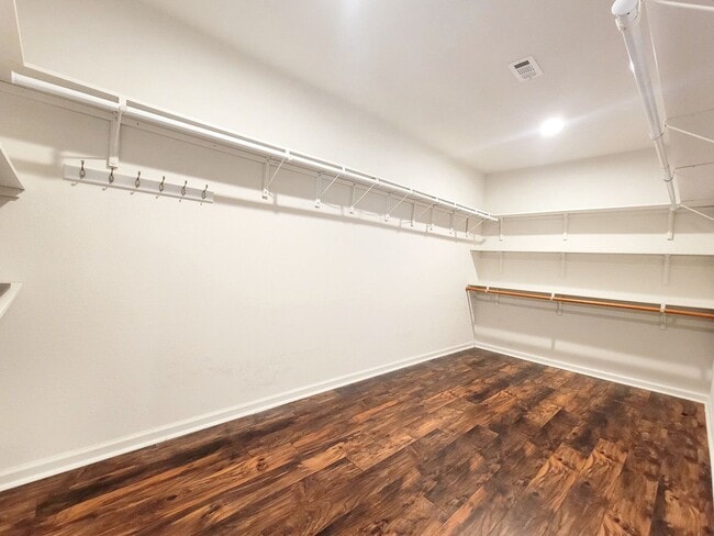 Building Photo - Spacious 4/BR 2.5/BA Two-Story Home with Fireplace & Huge Fenced Yard