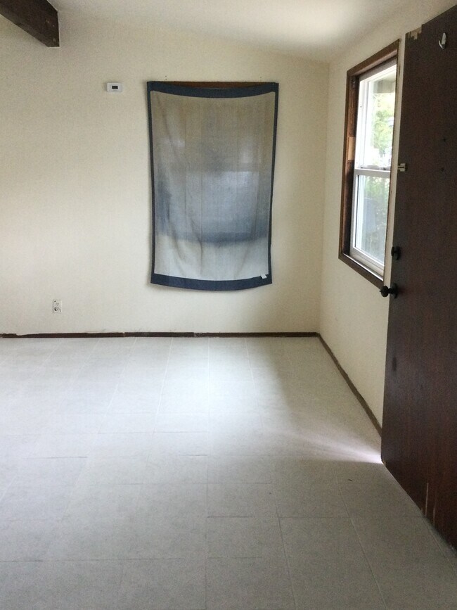 Building Photo - 7051 Milton Ave