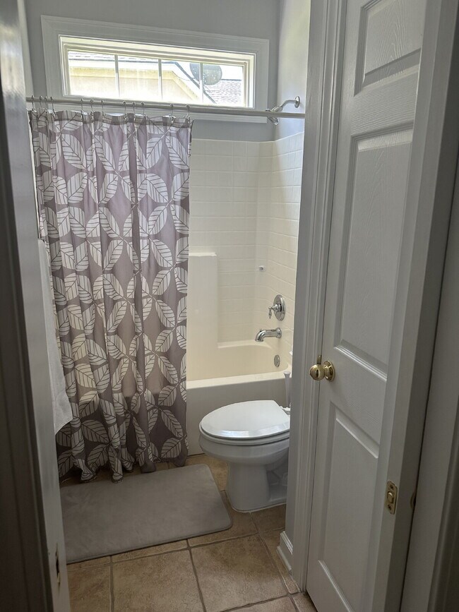 Building Photo - Beautiful 4-Bedroom Home in Desirable Baynard Park! | Hardwood Floors, Corian Countertops & Priva...