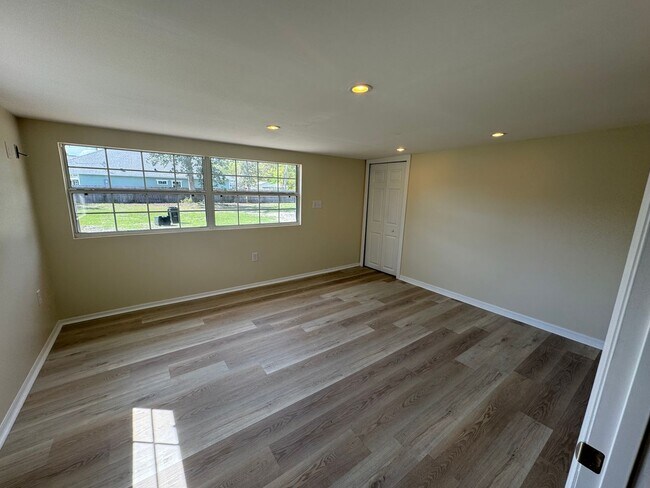 Building Photo - Remodeled 3/2 in the Heart of Gainesville!
