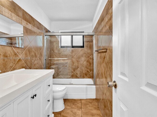 Building Photo - 3193 Taft St