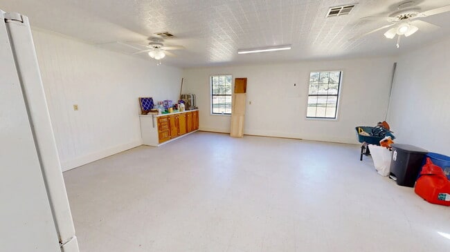 Building Photo - 497 High Hope Rd