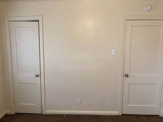 Building Photo - 1601 White