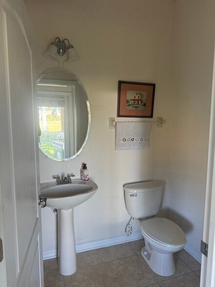 Building Photo - 6928 Mapperton Dr