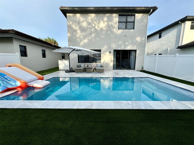 Building Photo - 4915 Whispering Way