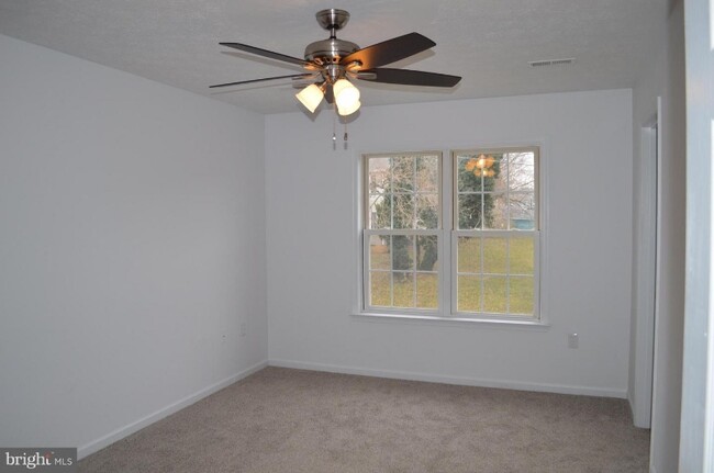 Building Photo - 395 Stonewall St