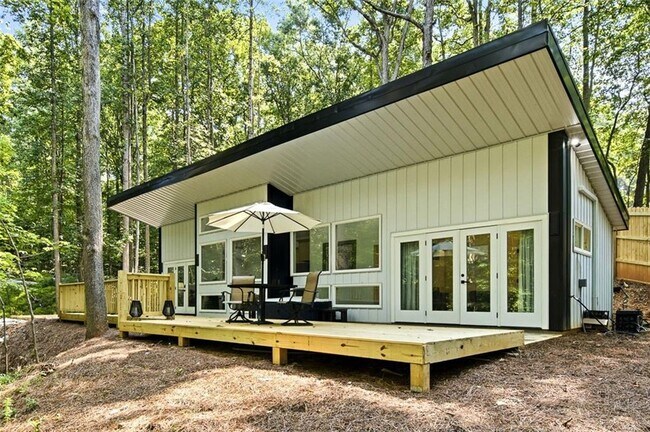 Building Photo - 3203 Navajo Cir