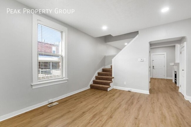 Building Photo - 419 E Mithoff St