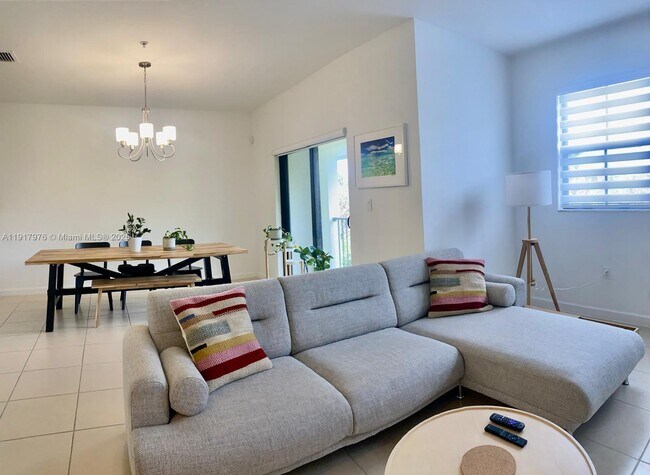 Building Photo - 10620 NW 88th St