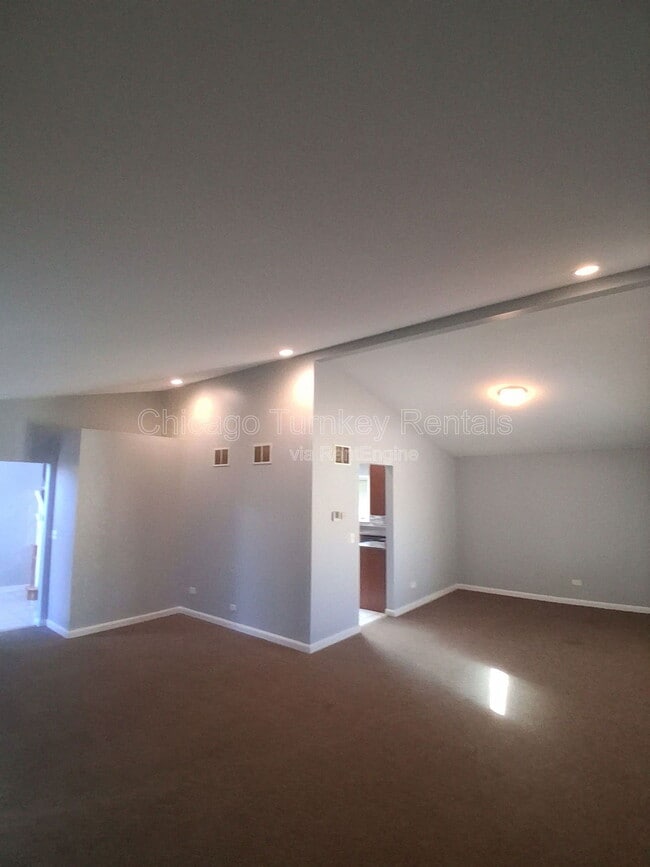 Building Photo - 1204 E 166th Pl