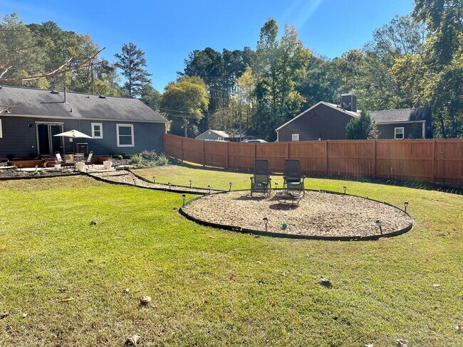 Building Photo - Beautiful newly renovated 3 bedroom 2 bath...