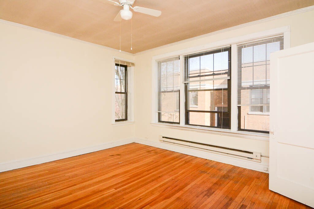 Building Photo - 730 W Barry Ave