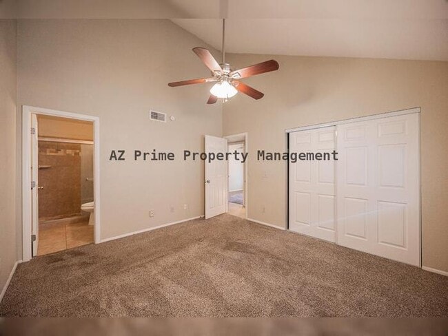 Building Photo - 2127 E 10th St