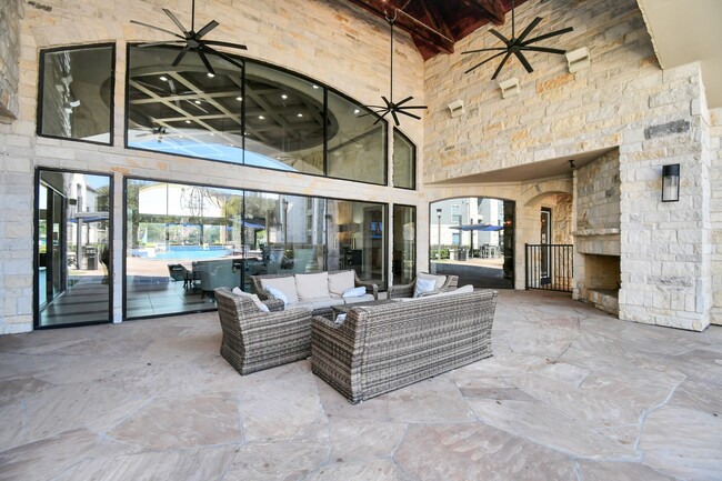Building Photo - 6777 Sommerall Dr