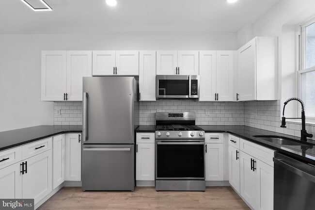 Building Photo - 3943 Dell St