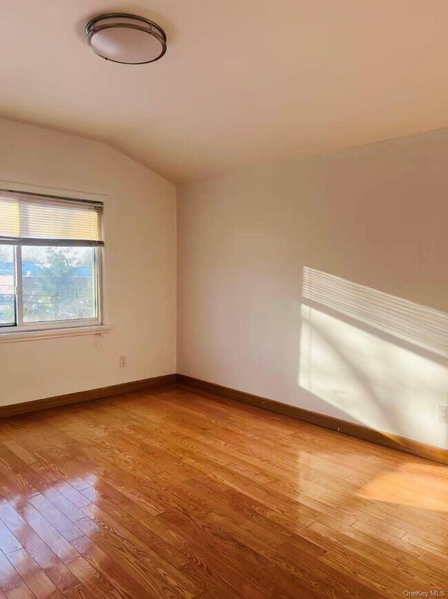 Building Photo - 64-48 Cloverdale Blvd