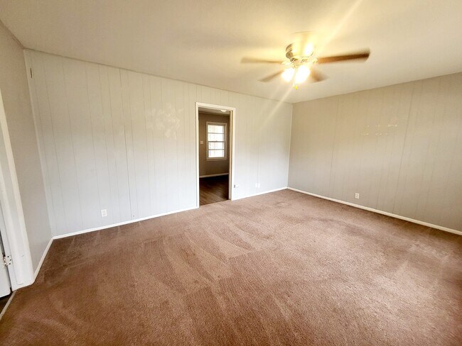 Building Photo - 3208 42nd St