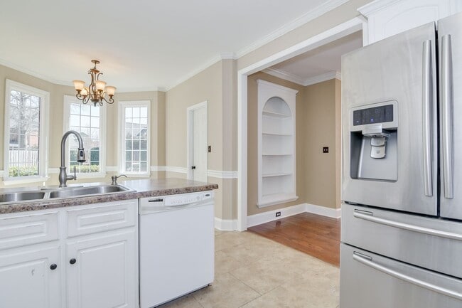 Building Photo - Large 3 Story Home in Evans!