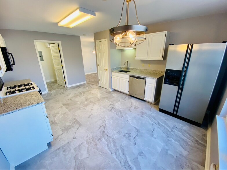 Building Photo - 131 Oriole Ct