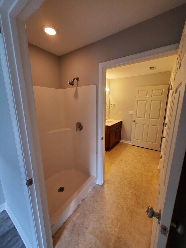 Building Photo - 10 Paige Dr