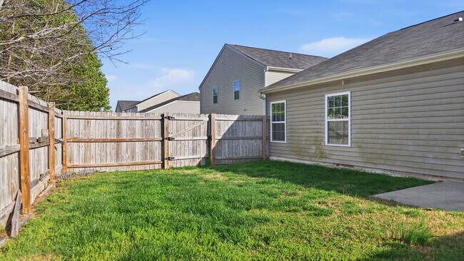 Building Photo - 3916 Sabre Ln