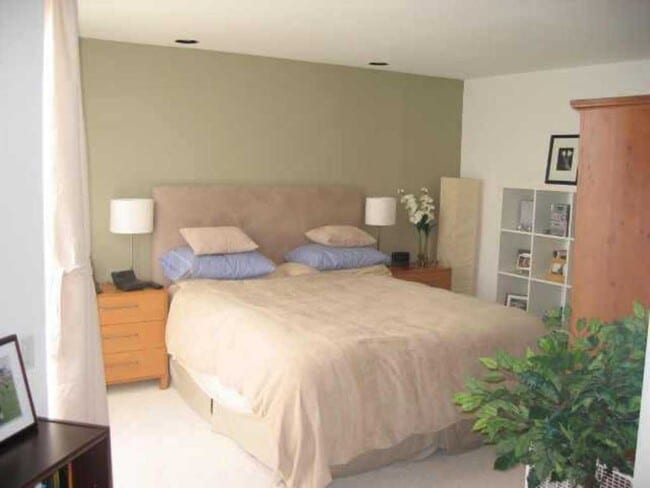 Building Photo - 3 Bed 2.5 Bath in Pacific Beach with laundry and garage!