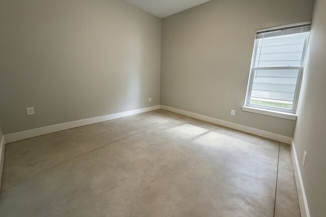 Building Photo - 2518/20 W 55th