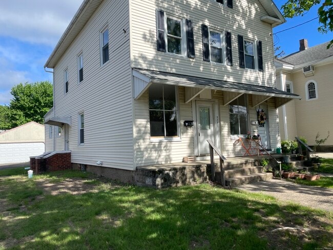 Primary Photo - 222 N Cherry St