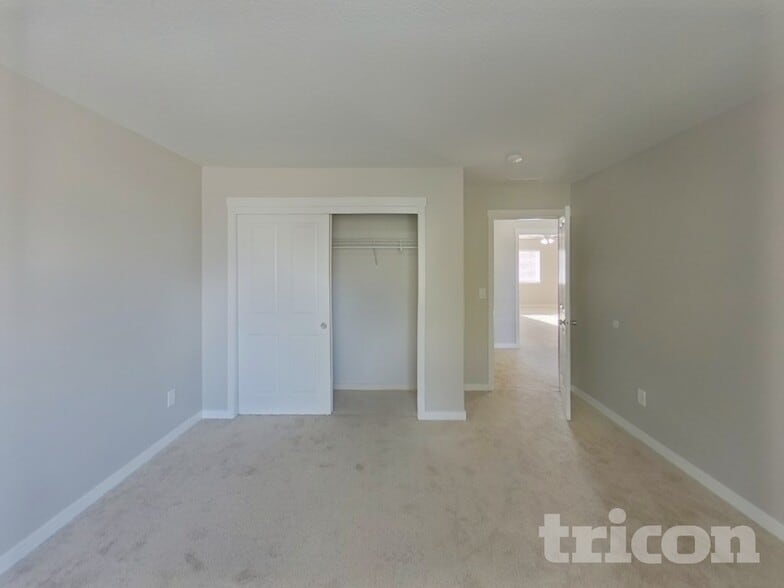 Building Photo - 6500 NE 86th Ave