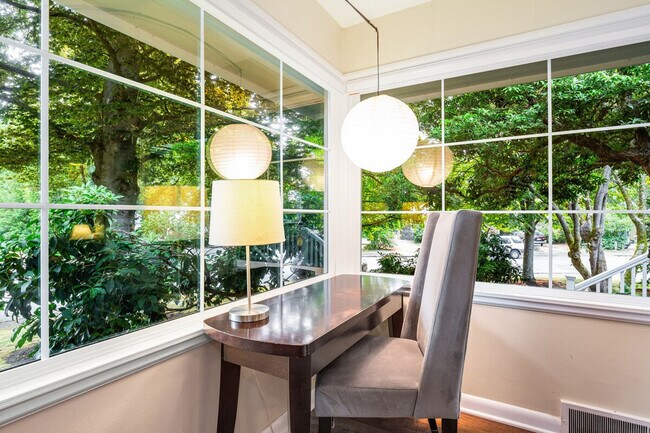 Building Photo - 3177 NE 84th St