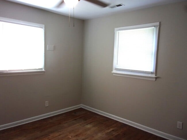Building Photo - Recently Refreshed 2 Bedroom 1 Bath Home Minutes from Uptown Charlotte