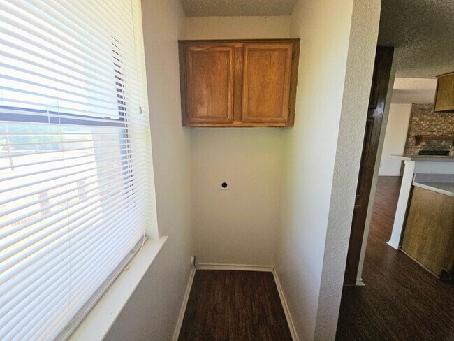 Building Photo - Nice Fourplex Unit in NRH - Birdville ISD