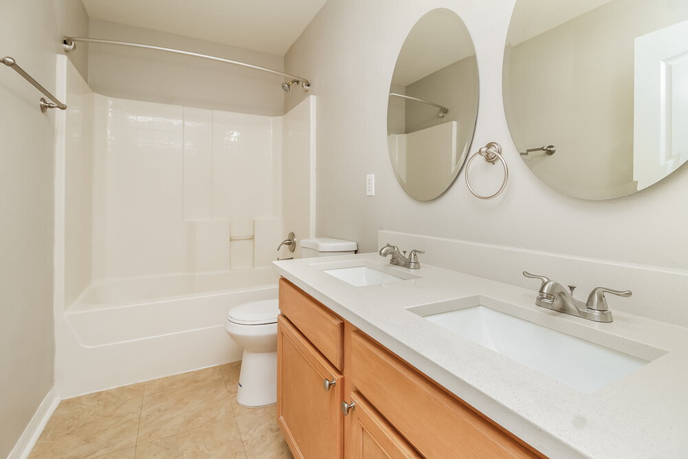 Building Photo - 1923 Southern Oak Loop