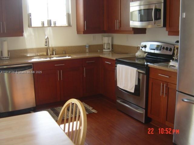 Building Photo - 358 SW 14th Ave