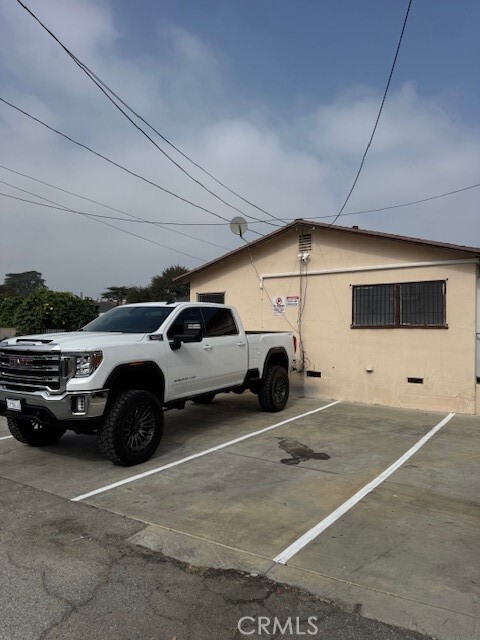 Building Photo - 11220-11222 Concert St